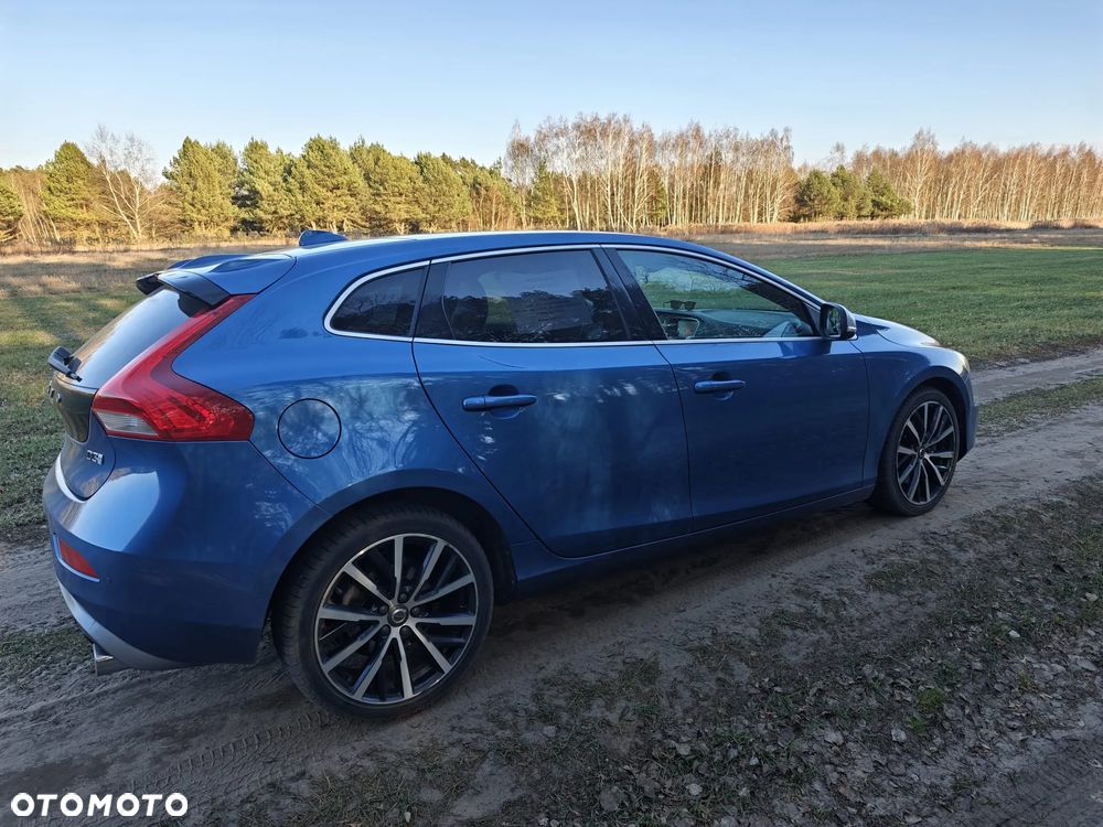 Volvo V40 Cross Country - 9