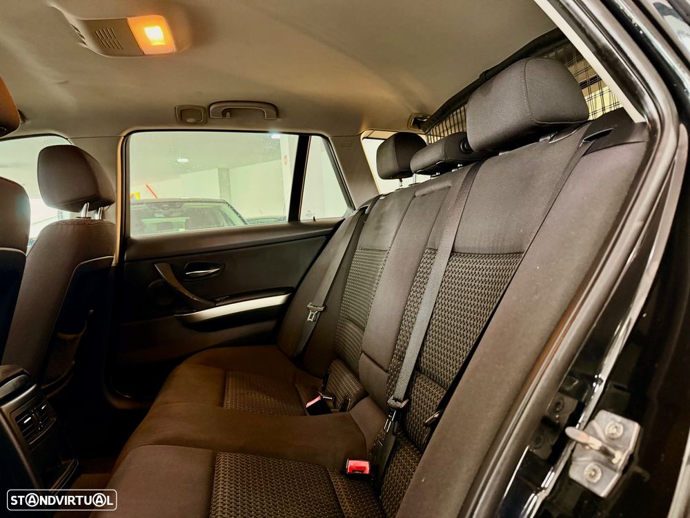 BMW 318 d LifeStyle Auto - 10