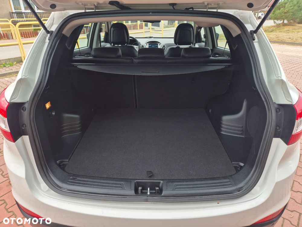 Hyundai ix35 1.7 CRDi 2WD blue Finale Gold - 26