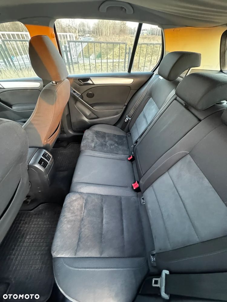 Volkswagen Golf 1.6 TDI DPF Highline - 9