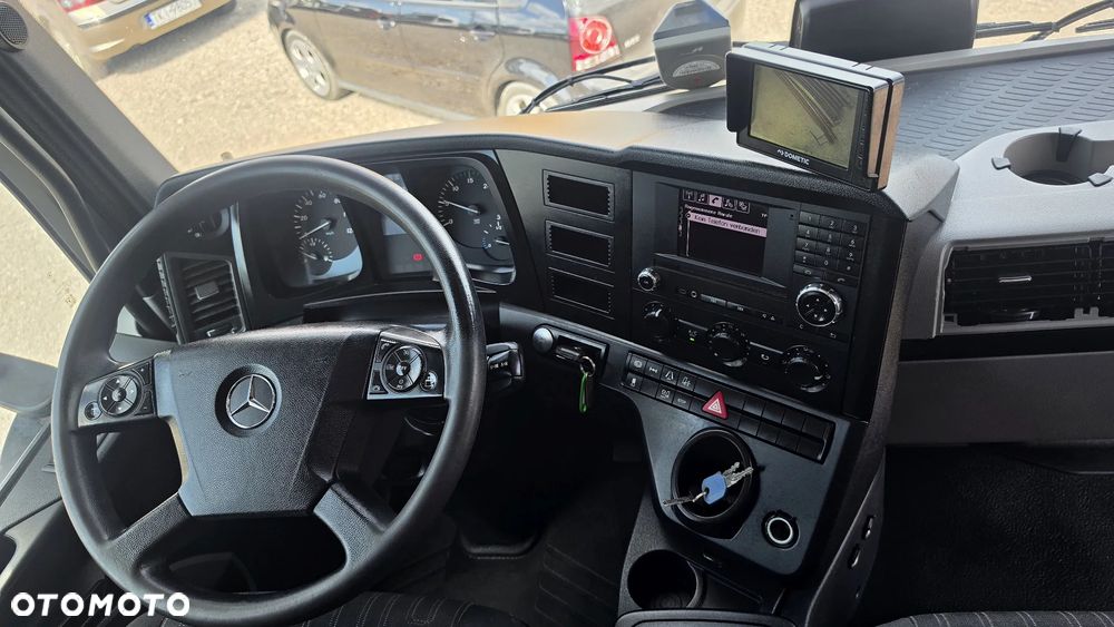Mercedes-Benz Antos 1827 Chłodnia 9m 2.46 Wysoka!! 3-Osobowy - 25