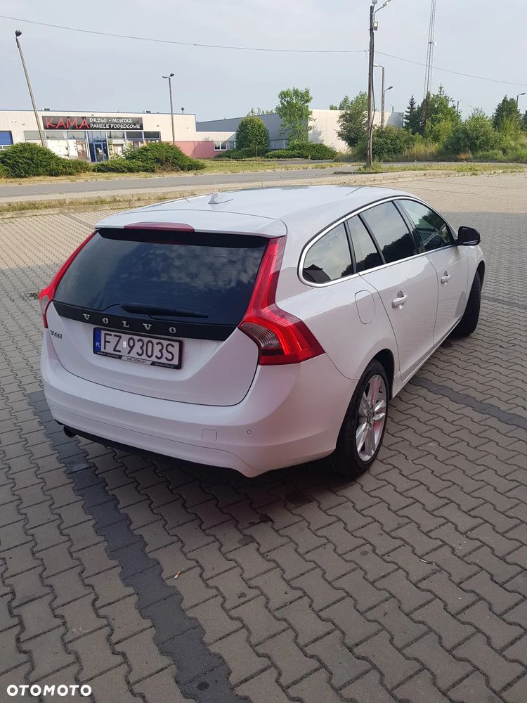 Volvo V60 D3 Momentum - 3
