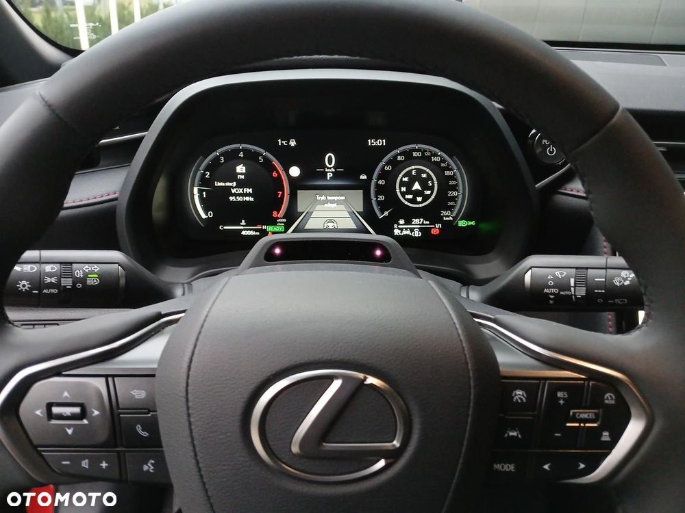 Lexus LBX 1.5 Hybrid Emotion - 10