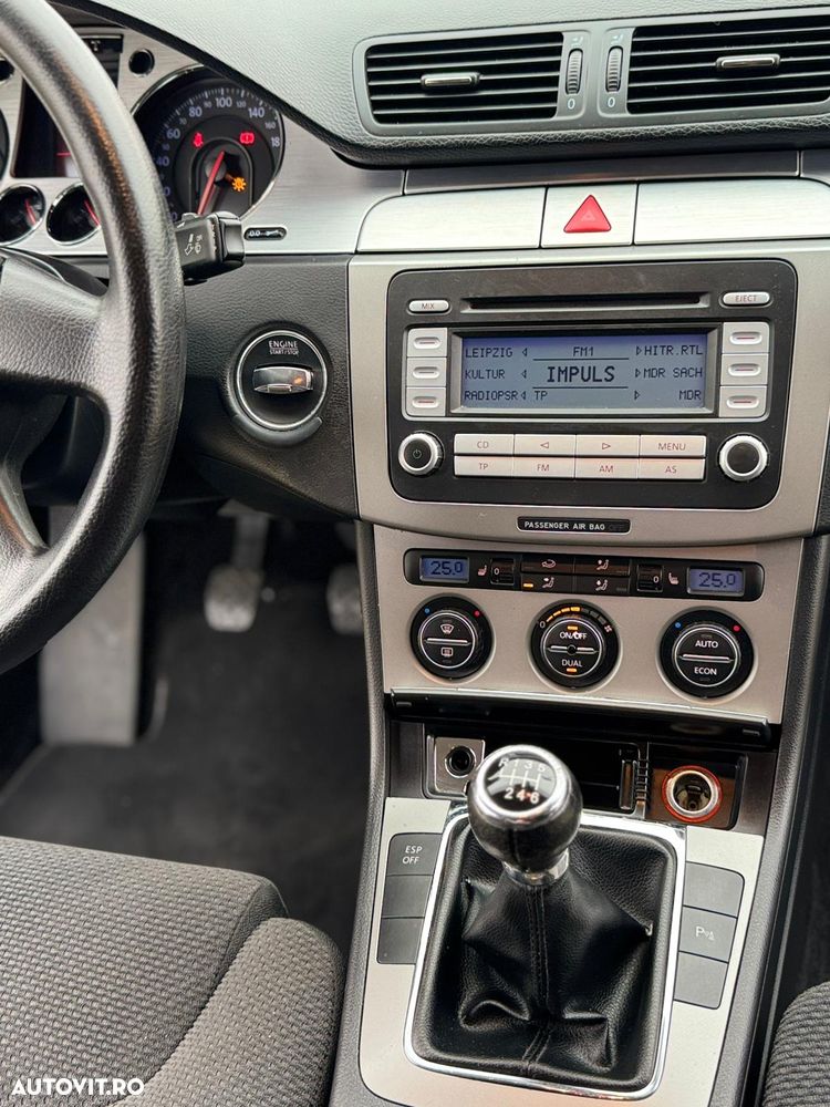 Volkswagen Passat 1.6 FSI Comfortline - 5