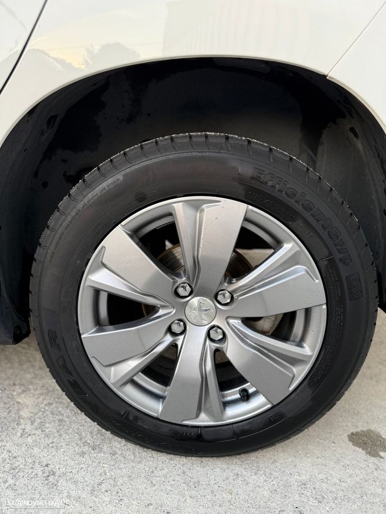 Peugeot 2008 1.2 PureTech Active - 12