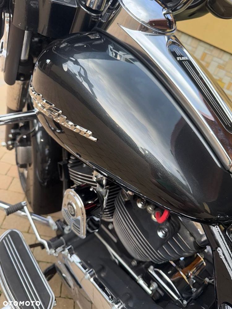 Harley-Davidson Touring Street Glide - 11