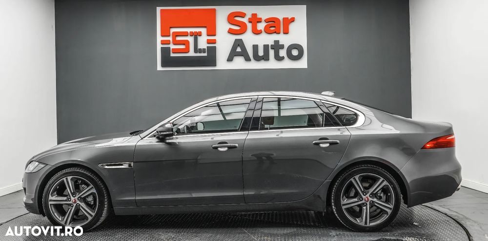Jaguar XF 20d RWD Portfolio - 9