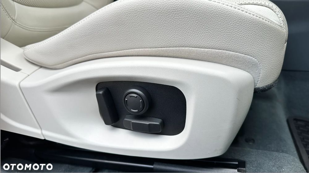 Jaguar E-Pace 2.0 i4P AWD SE - 12