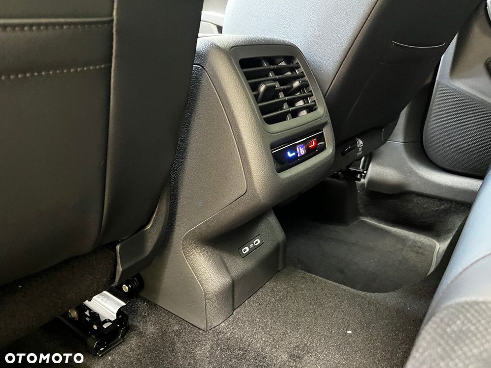 Volkswagen T-Roc 1.5 eTSI R-Line DSG - 16