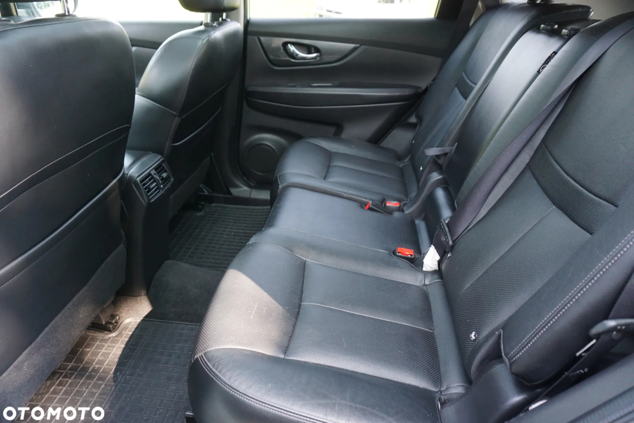 Nissan X-Trail 1.6 DCi N-Connecta 2WD Xtronic 7os - 13