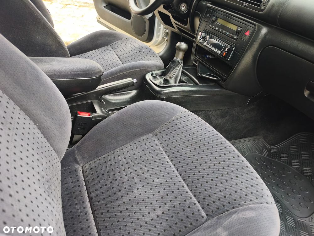 Volkswagen Passat 1.8 Comfortline - 15
