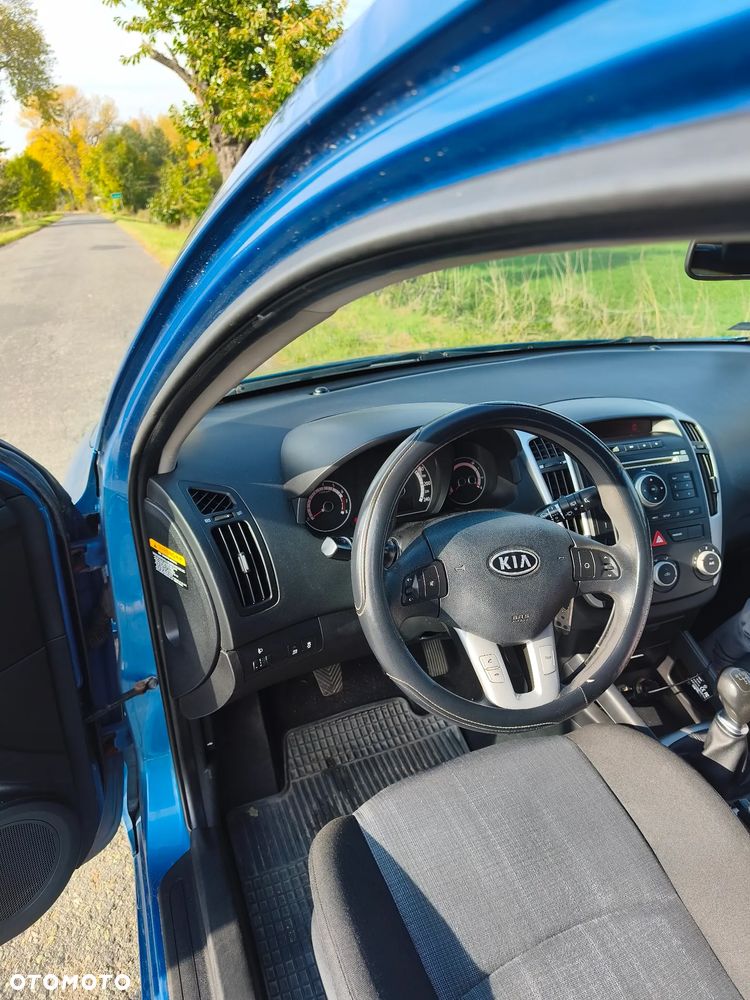 Kia Ceed - 8