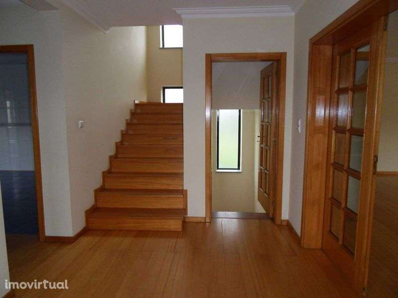 Excelente Moradia Isolada, 350m2, Aquecim. Central, Rio de Loba, Viseu - Grande imagem: 4/12