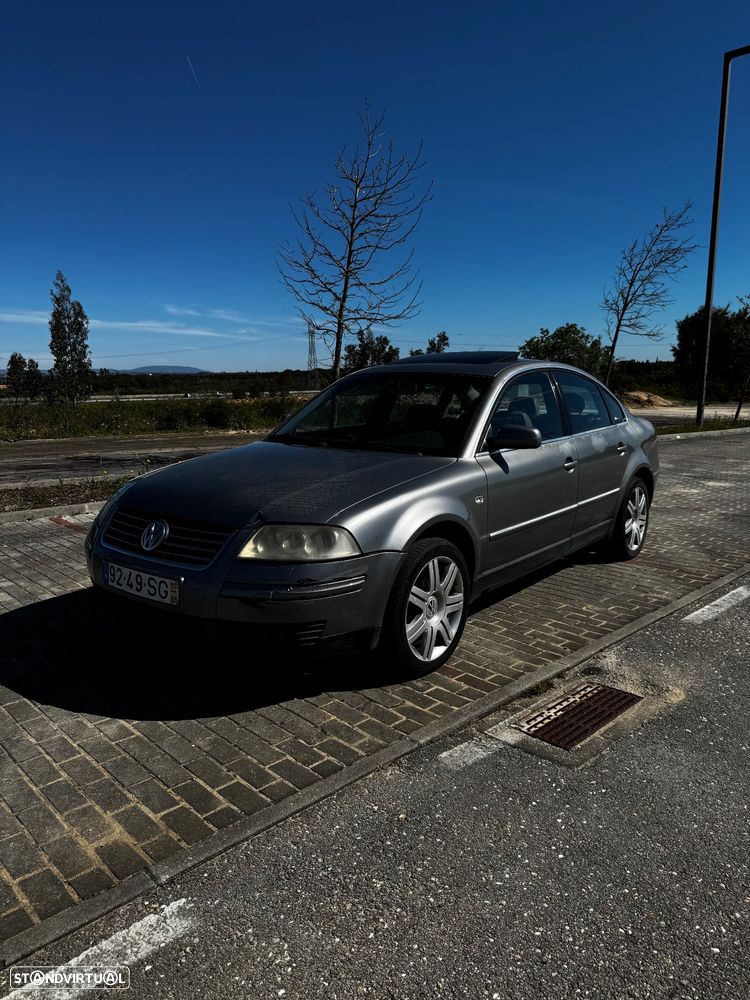 VW Passat 1.9 TDi Highline - 9