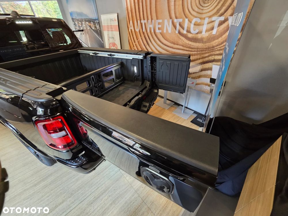 RAM 1500 Laramie Night Premium - 28
