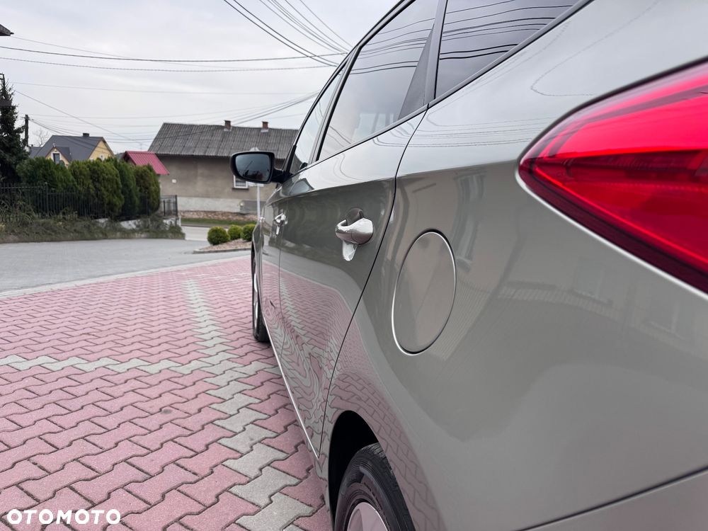 Kia Carens 1.6 GDI M - 14