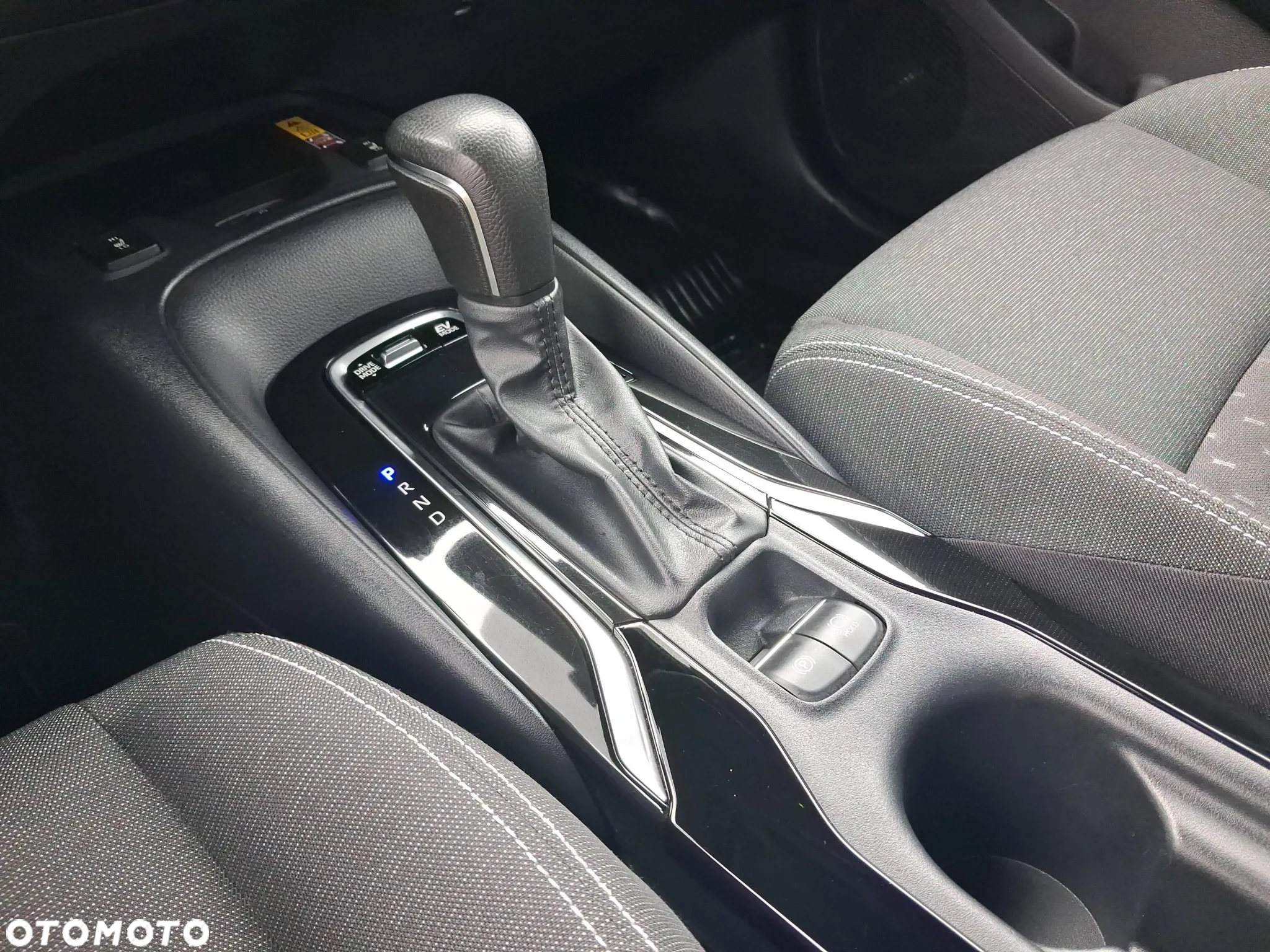 Toyota Corolla 1.8 Hybrid Comfort - 19
