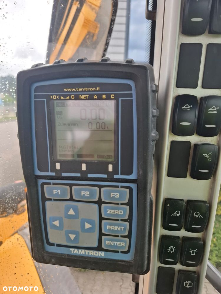 Volvo L120F - 12