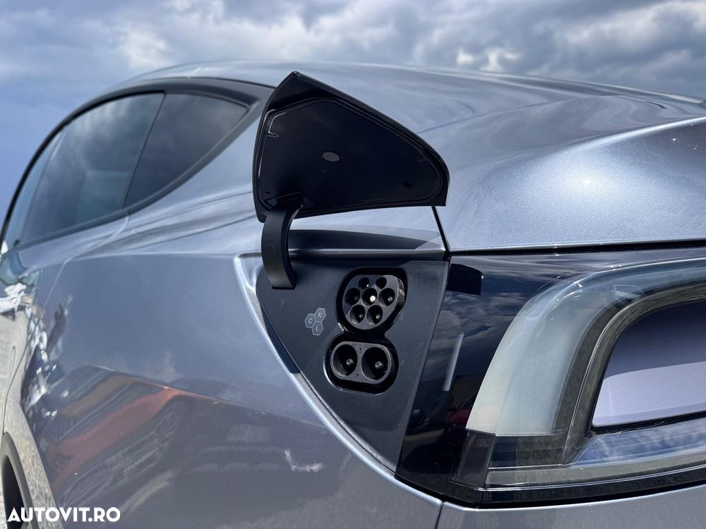 Tesla Model Y - 7