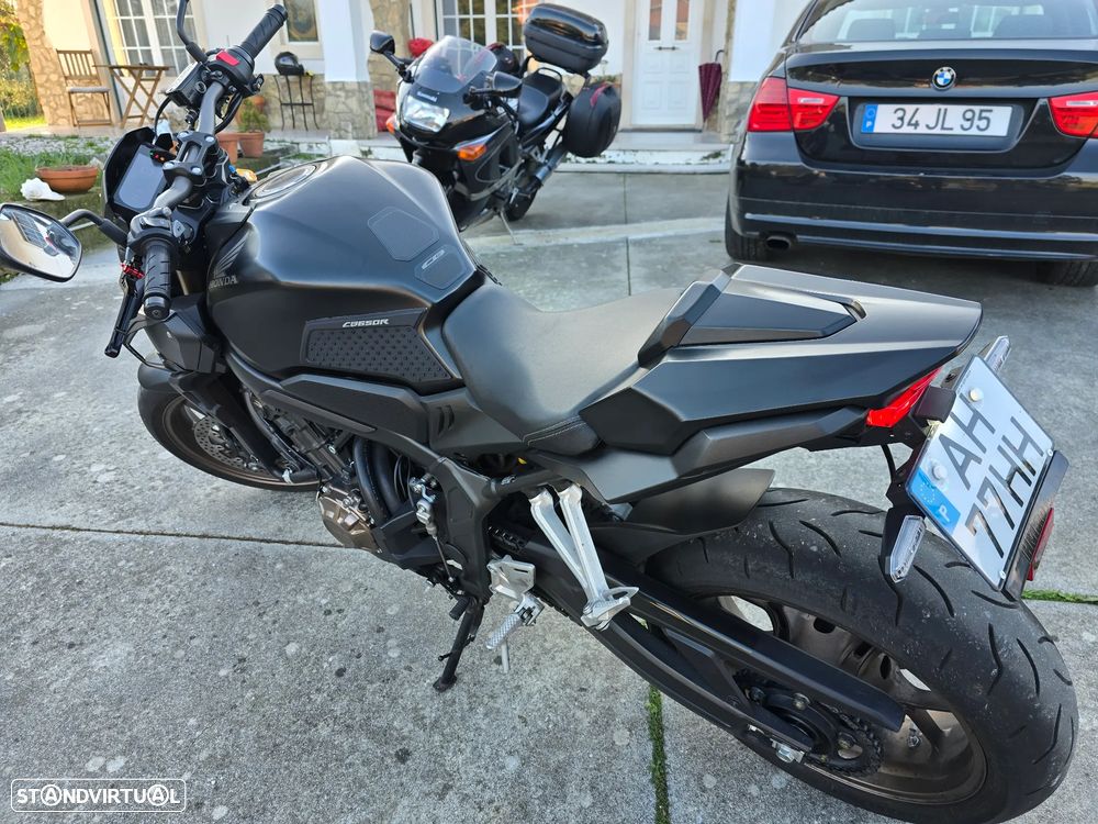 Honda CB R - 12
