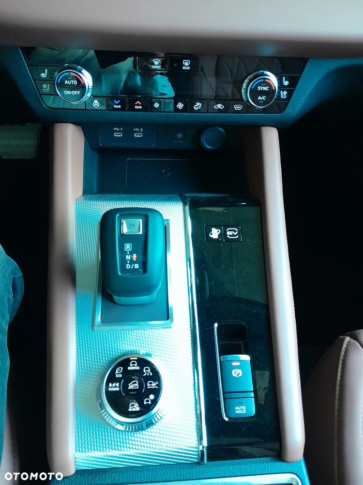 Mitsubishi Outlander - 10