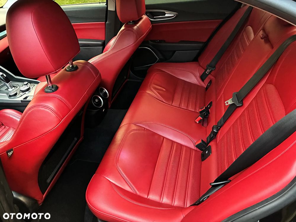 Alfa Romeo Giulia 2.0 Turbo Veloce - 35