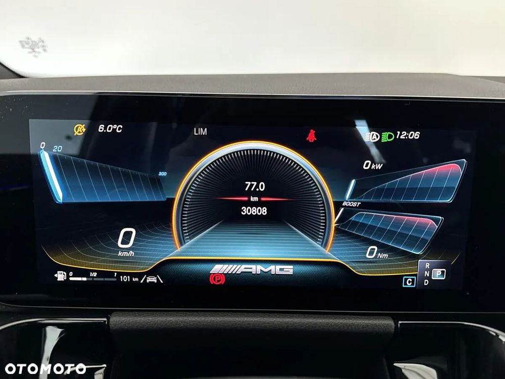 Mercedes-Benz GLA - 13