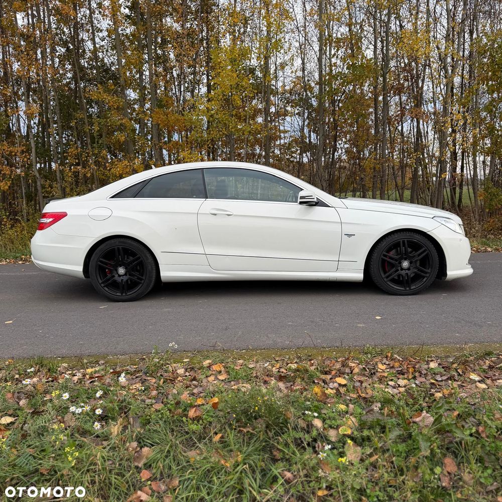 Mercedes-Benz E-Class 2011 photo 4