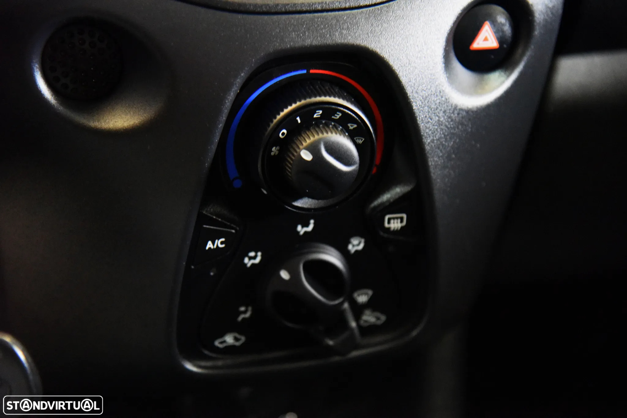Toyota Aygo x-play Eco - 17