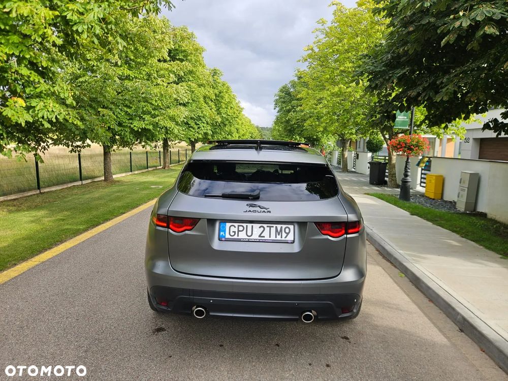 Jaguar F-Pace - 8