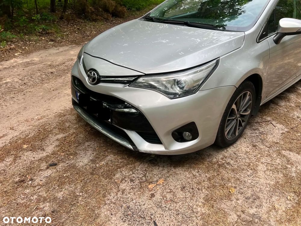 Toyota Avensis 2.0 D-4D Premium - 19
