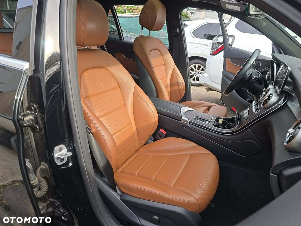 Mercedes-Benz GLC 300 4Matic 9G-TRONIC AMG Line - 8