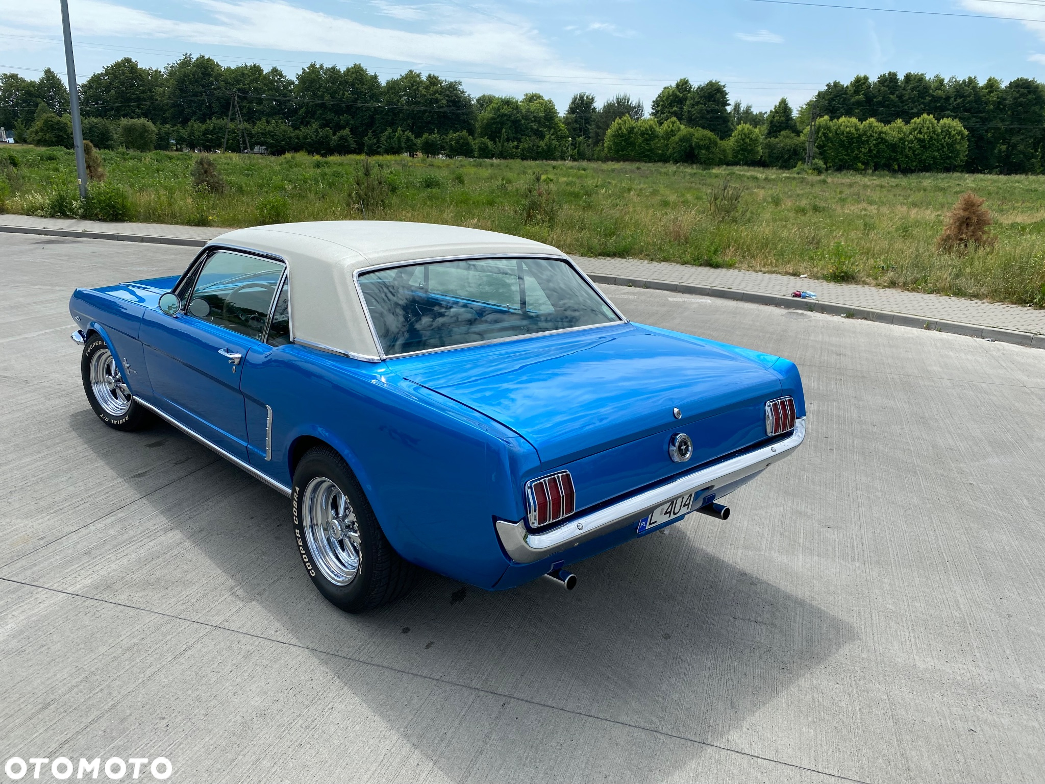 Ford Mustang - 4