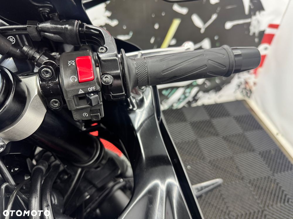 Yamaha R7 - 25