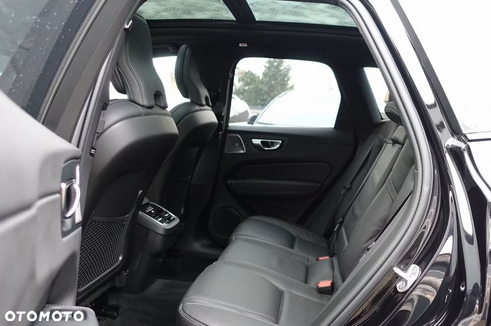 Volvo XC 60 B5 B AWD Ultra Black Edition - 11