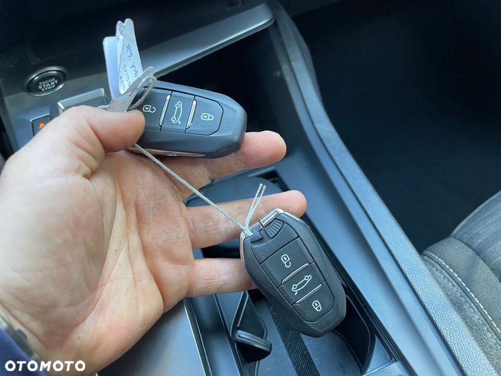 Peugeot 308 1.6 Hybrid PHEV Active Pack EAT8 - 28