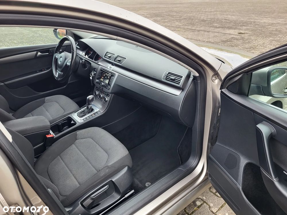 Volkswagen Passat Variant 2.0 Blue TDI DSG SCR Comfortline - 10
