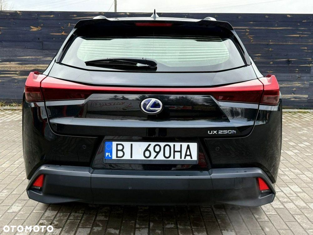 Lexus UX - 16