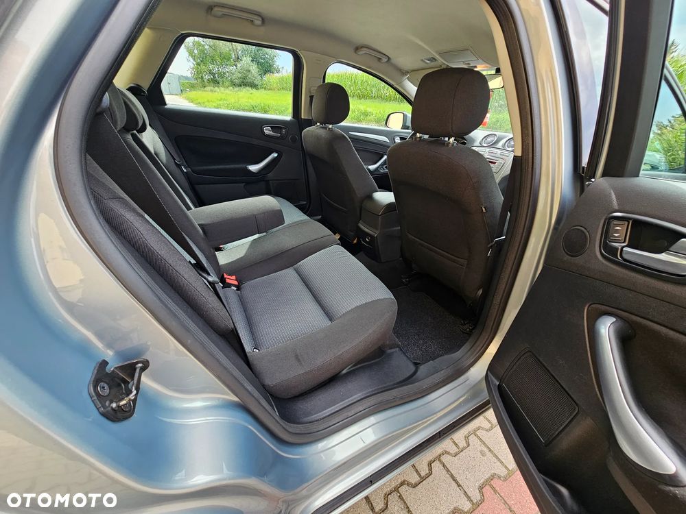 Ford Mondeo 2.0 Ambiente - 6