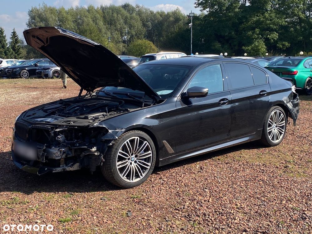 BMW Seria 5 M550i xDrive sport - 9