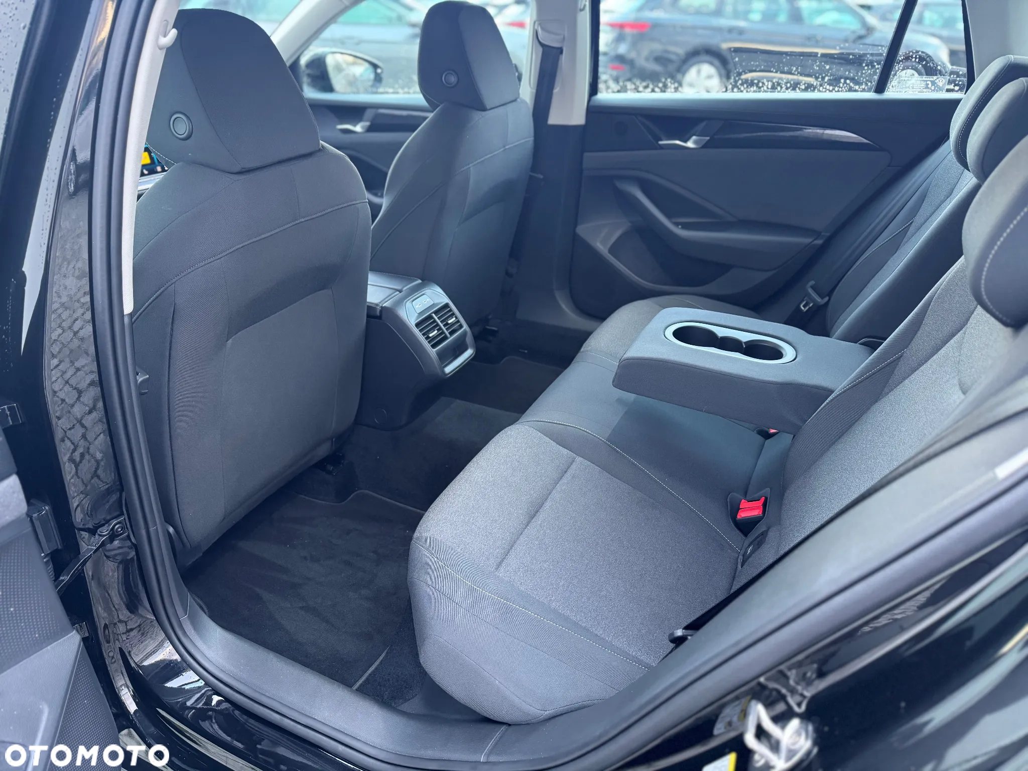 Volkswagen Passat - 11