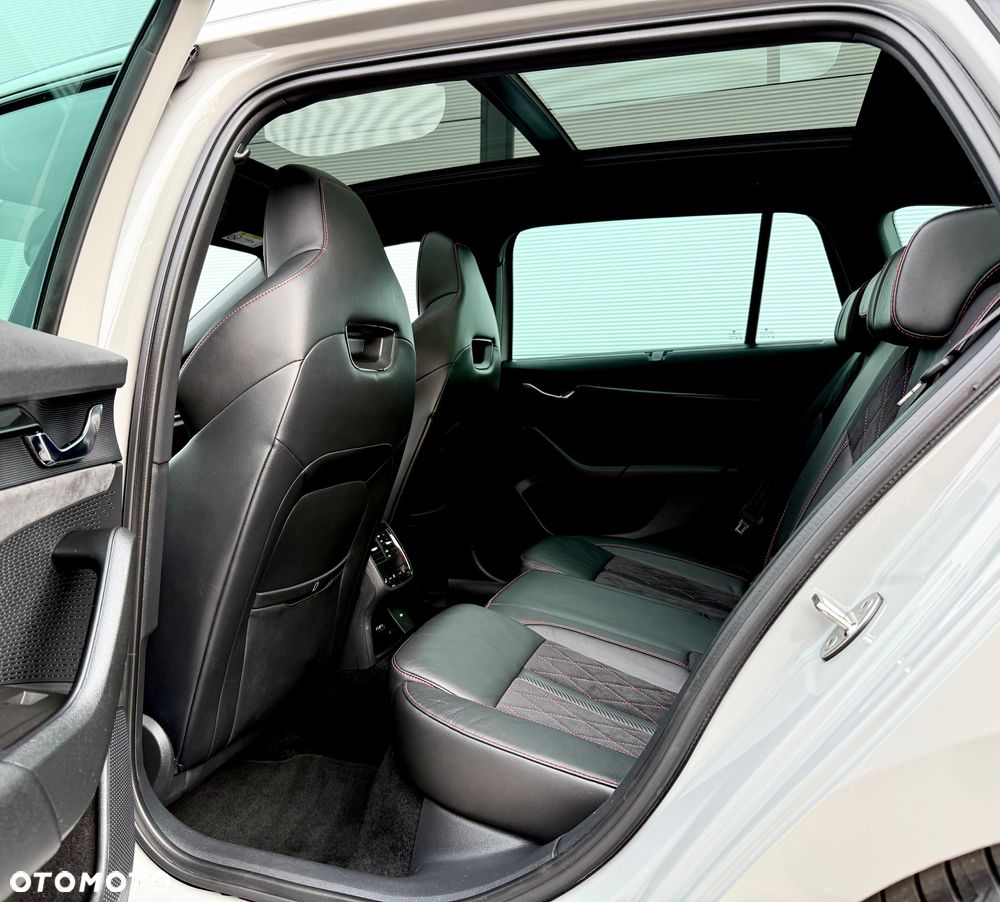 Skoda Octavia 2.0 TDI DSG RS Plus - 25