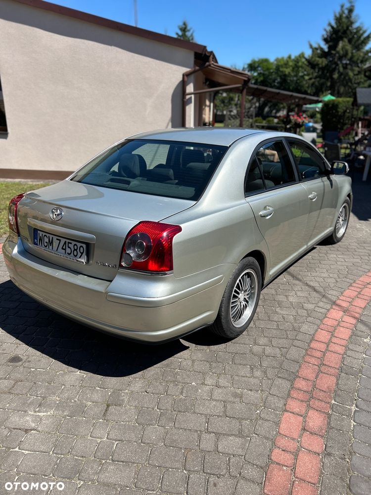 Toyota Avensis 1.6 VVT-i Luna - 4
