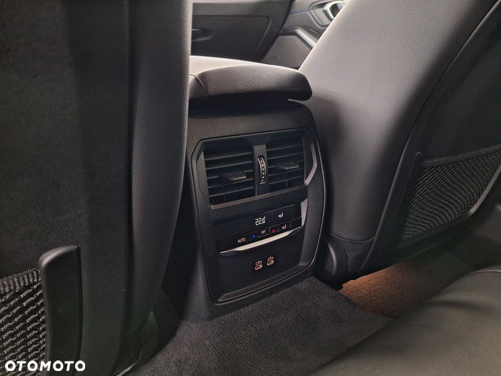 BMW Seria 3 320d xDrive M Sport sport - 39