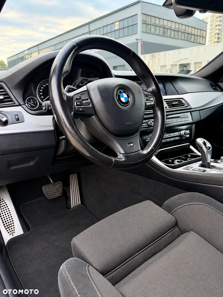 BMW Seria 5 525d xDrive - 12