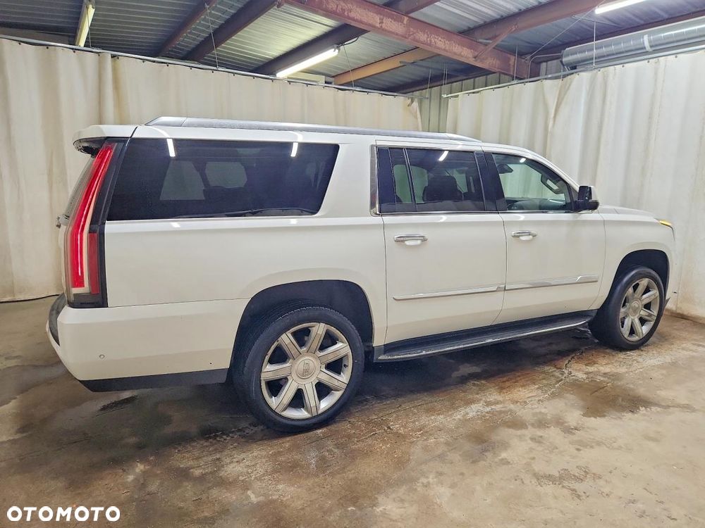 Cadillac Escalade - 4