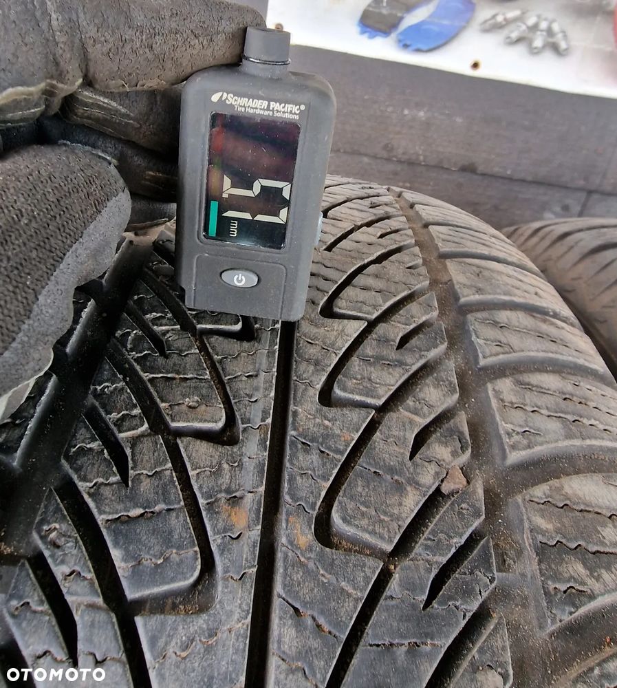 OPONY ZIMA GOODYEAR ULTRAGRIP 8 255/60 R18 18" - 15