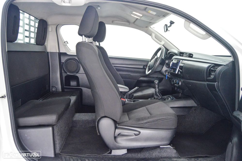 Toyota Hilux 2.4 D-4D 4X2 Cabine Extra 3L - 23