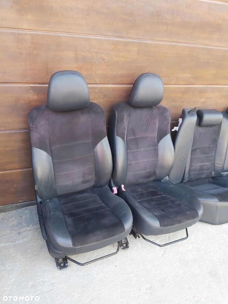 Toyota Avensis T27 fotele skóra alcantara - 2