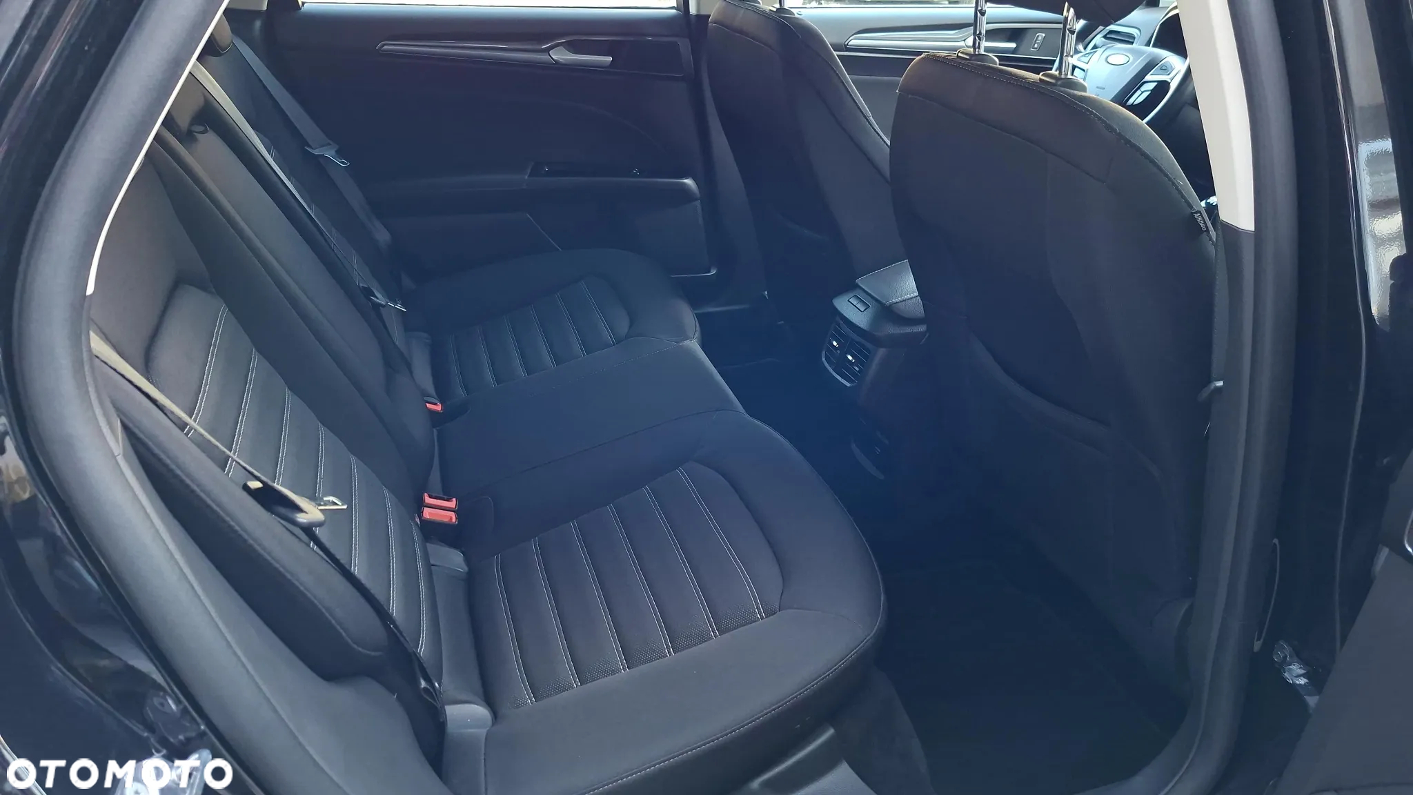 Ford Mondeo 2.0 EcoBlue Titanium - 35
